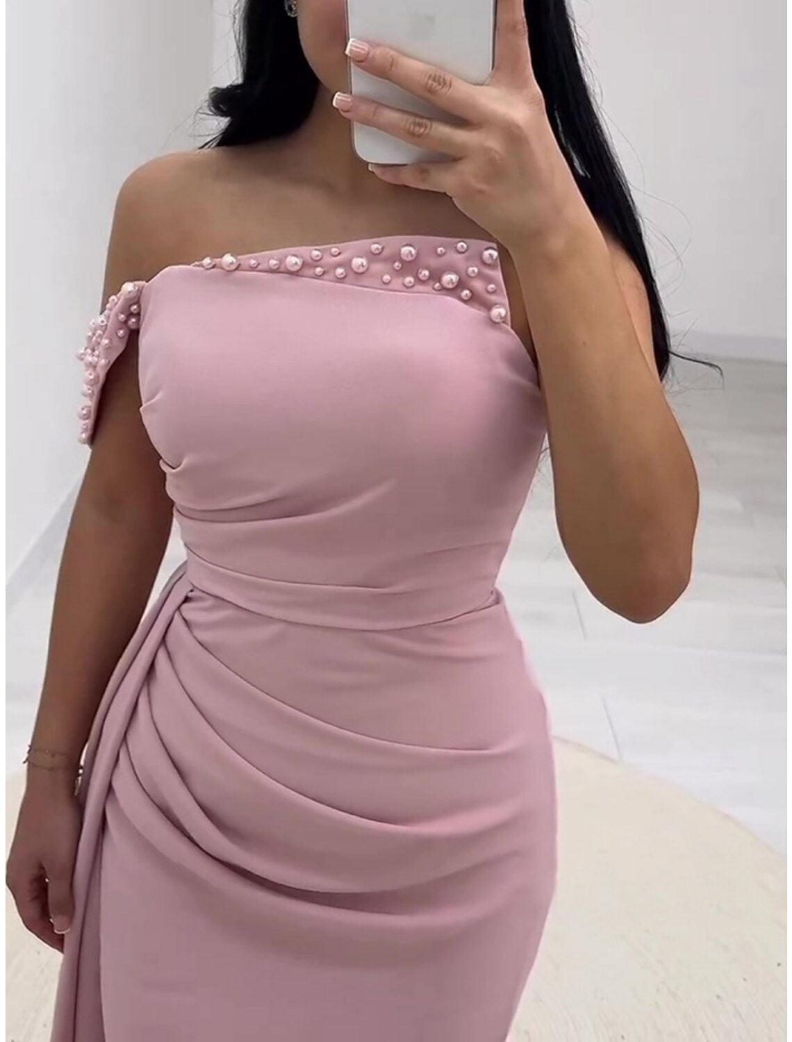 Abito da sera a trapezio, elegante, formale, con strascico a ruota, senza maniche, in chiffon con pieghe, arricciato e perline